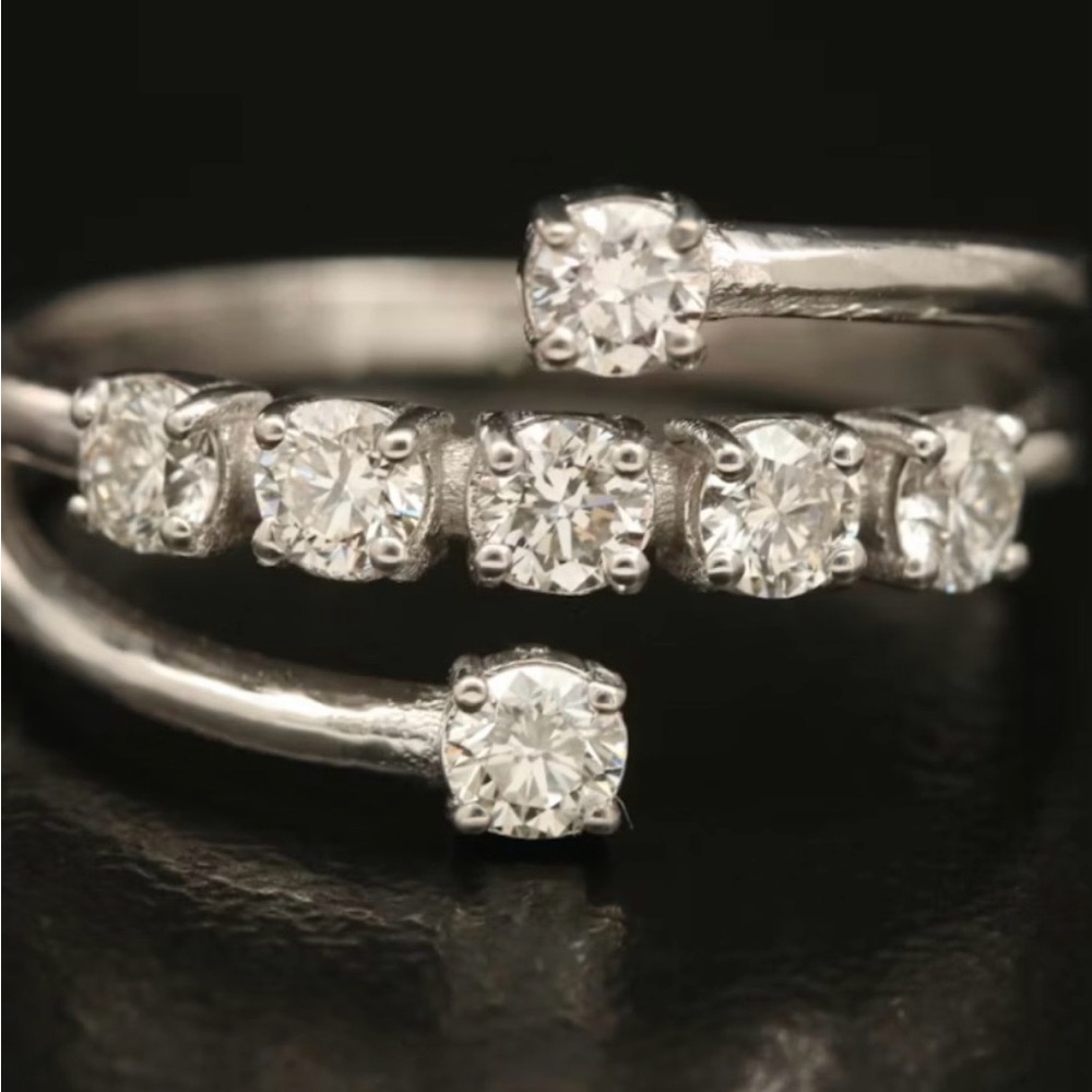 Classic 14k white gold with diamond ring - Picture 3 of 4